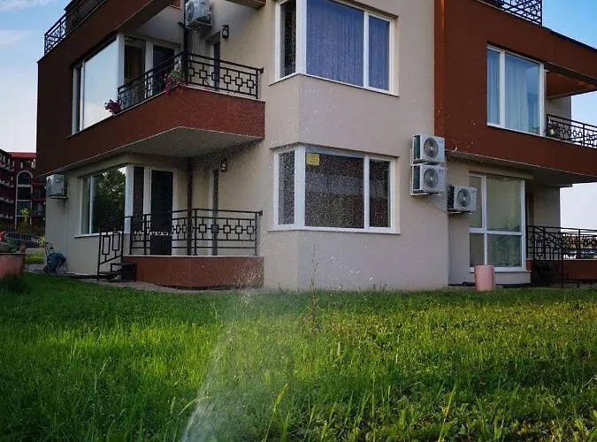 Niko's Deluxe Apartment *